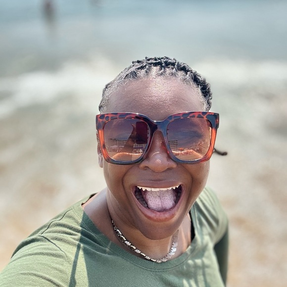 Meet your Posher, Syreeta - Picture 1 of 1